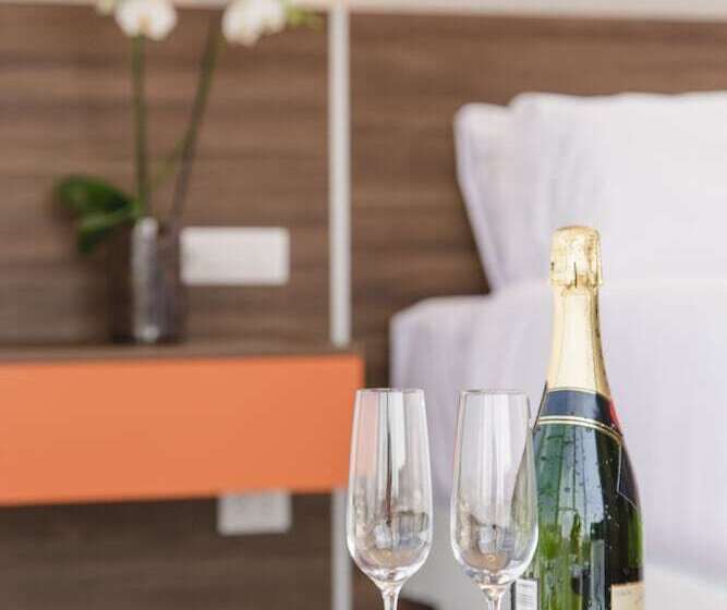 سوییت جونیور, Nh Collection Leon Expo