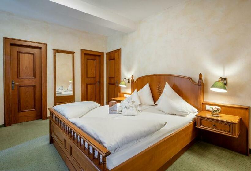 小型套房, Postschlössl