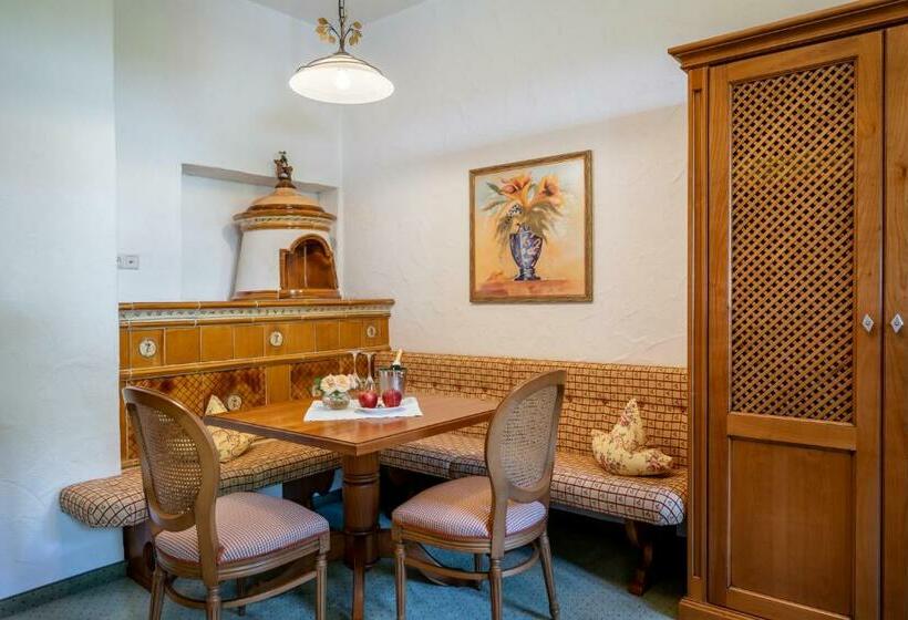 小型套房, Postschlössl