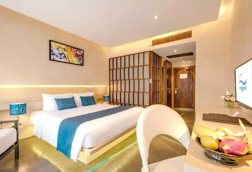 Deluxe Room Pool View