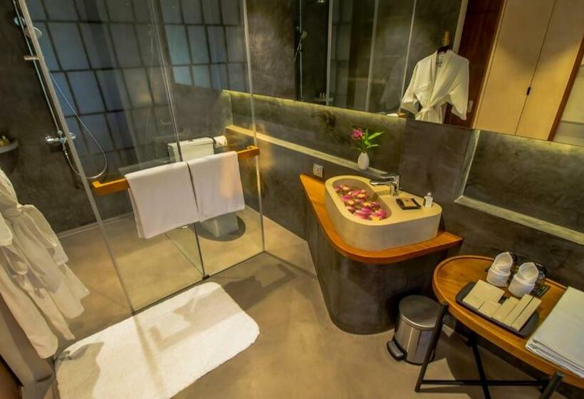 带泳池观景的豪华房, Sakmut Boutique