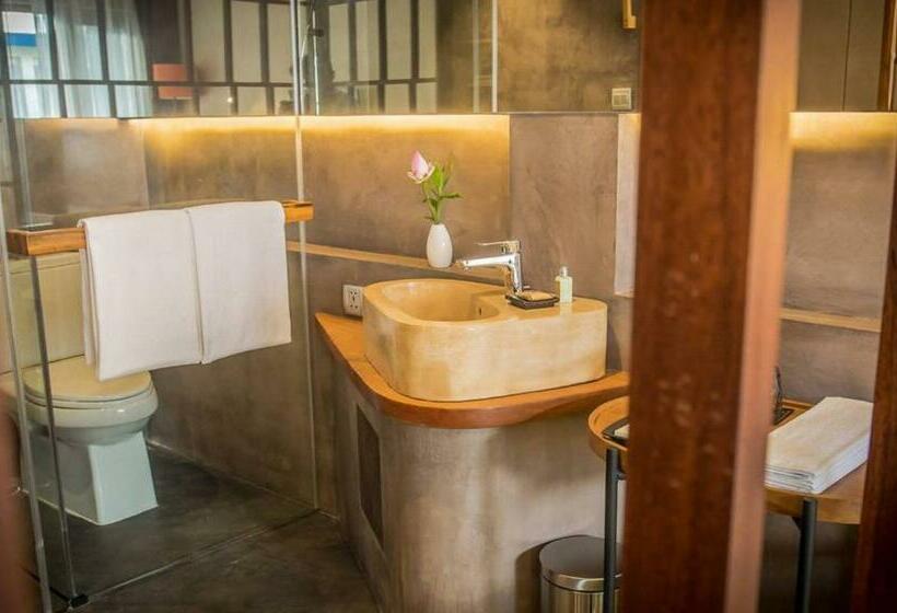 带泳池观景的豪华房, Sakmut Boutique