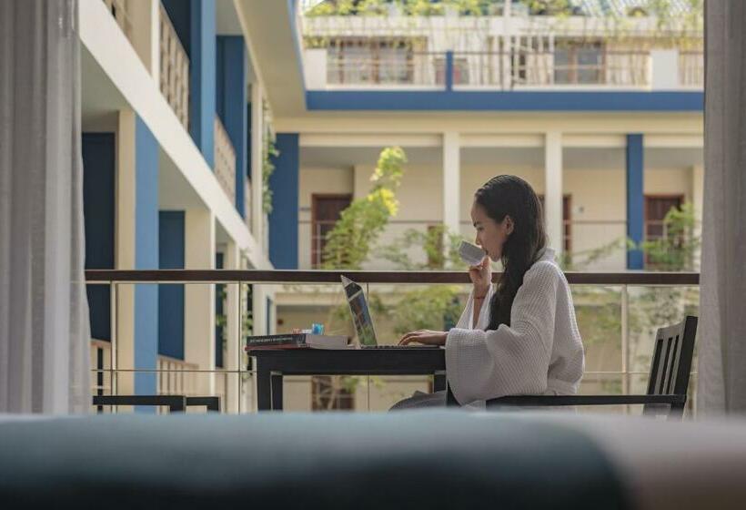 带泳池观景的豪华房, Sakmut Boutique