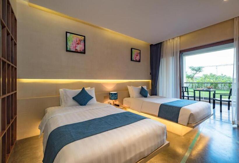 带泳池观景的豪华房, Sakmut Boutique