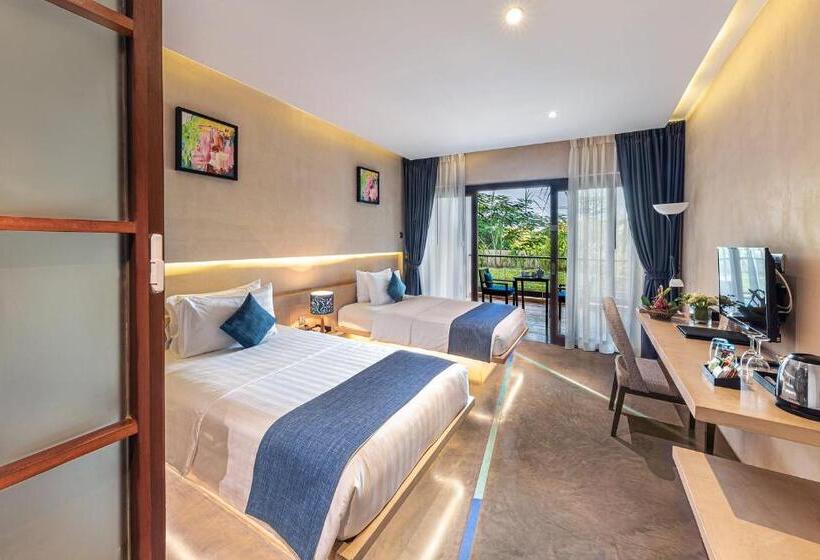 带泳池观景的豪华房, Sakmut Boutique