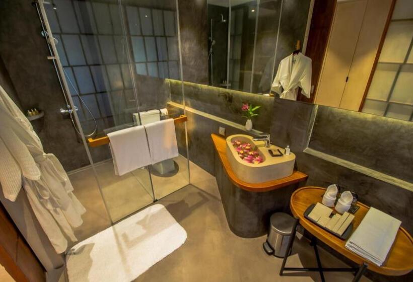 带泳池观景的豪华房, Sakmut Boutique