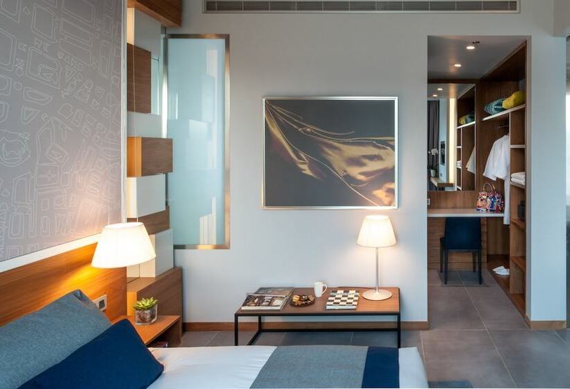 اتاق خانوادگی, The Key Beirut