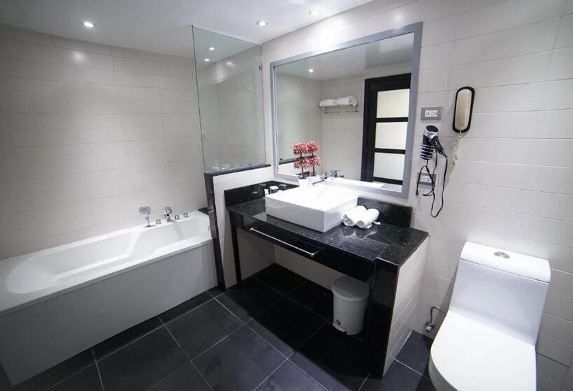 سوییت جونیور, Savoy Hotel Boutique