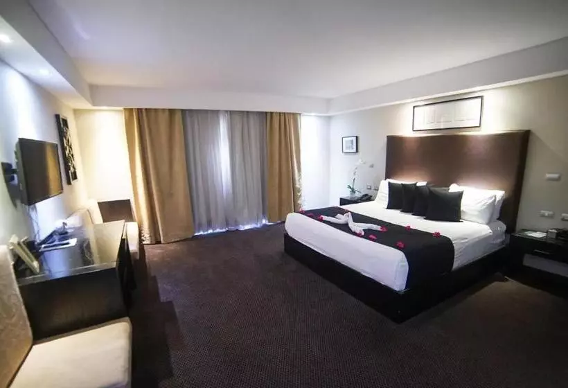 سوییت جونیور, Savoy Hotel Boutique