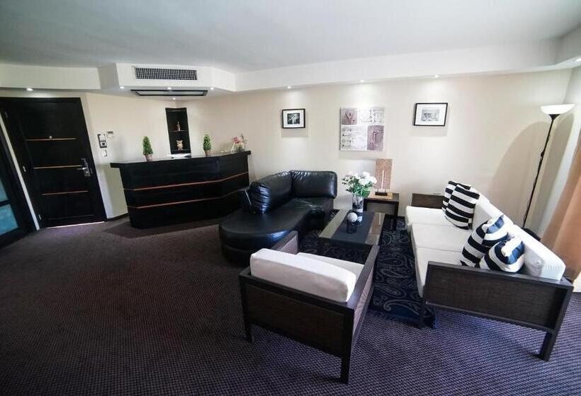 سوییت جونیور, Savoy Hotel Boutique