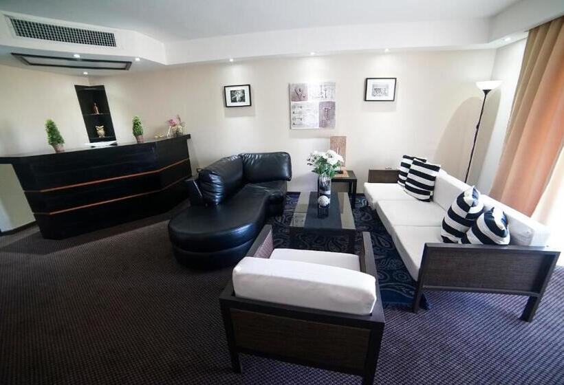 سوییت جونیور, Savoy Hotel Boutique