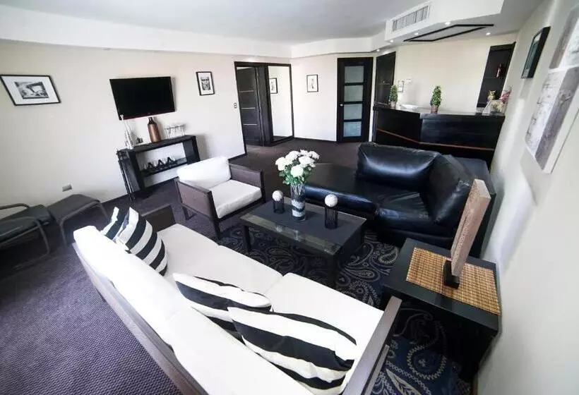 سوییت جونیور, Savoy Hotel Boutique