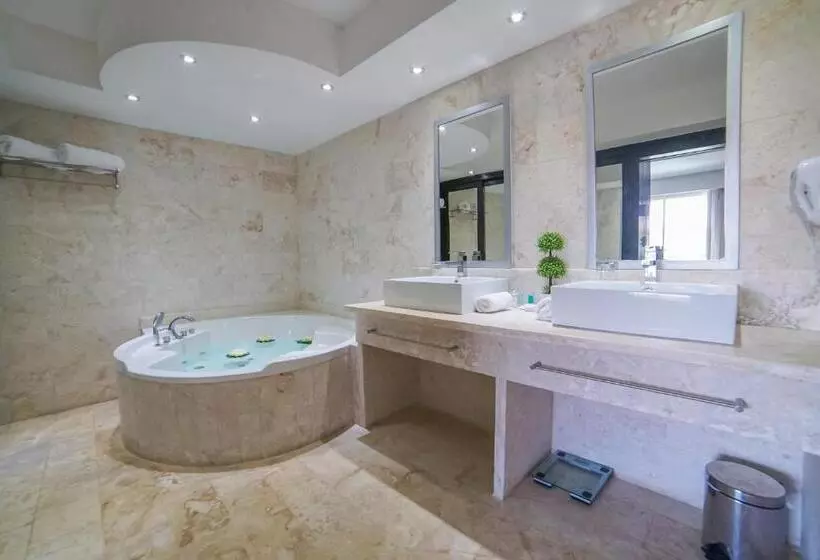 سوئیت پرزیدنت, Savoy Hotel Boutique