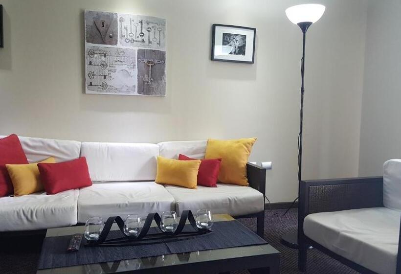 سوییت جونیور, Savoy Hotel Boutique