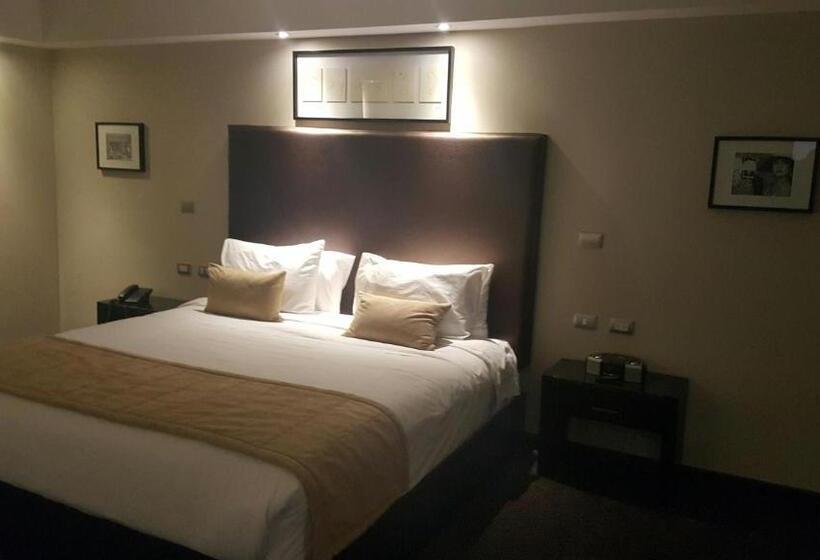 سوییت جونیور, Savoy Hotel Boutique