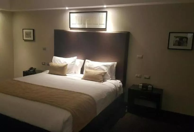 سوییت جونیور, Savoy Hotel Boutique