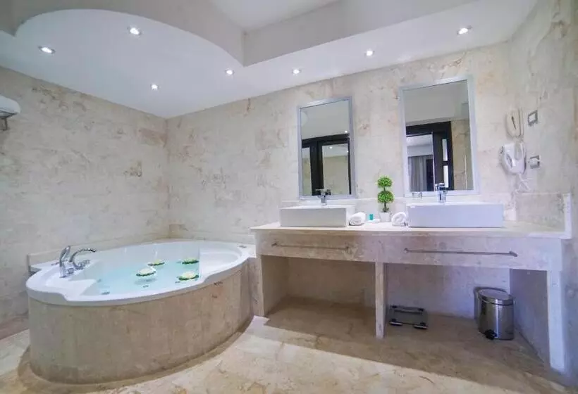 سوئیت پرزیدنت, Savoy Hotel Boutique