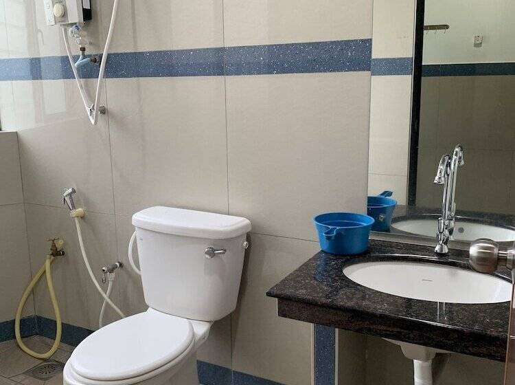 חדר משפחתי, Burmahtel   Hostel