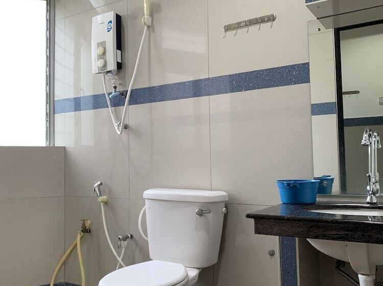 חדר משפחתי, Burmahtel   Hostel