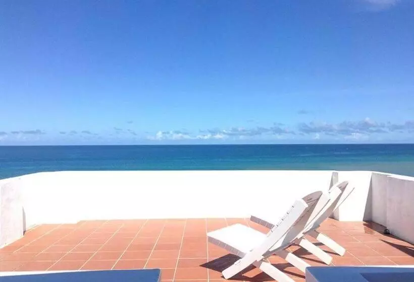 اتاق لوکس با بالکن و چشم‌انداز دریا, Sea Shore