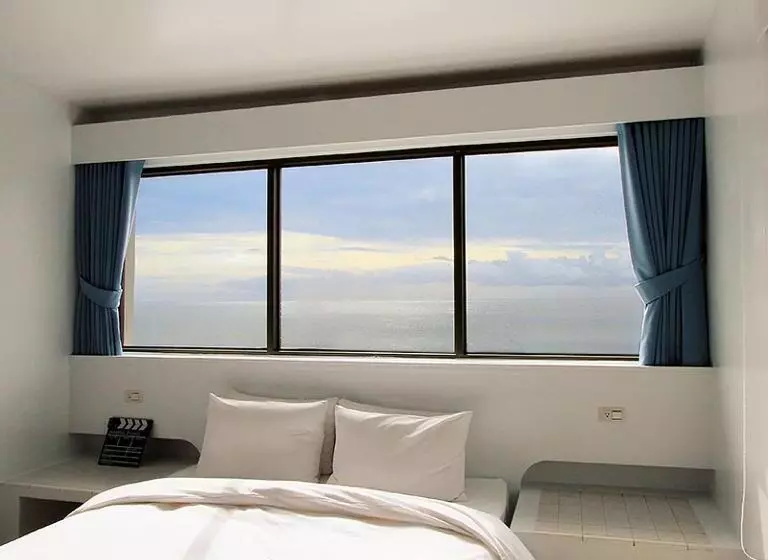 سوییت با چشم‌انداز دریا, Sea Shore