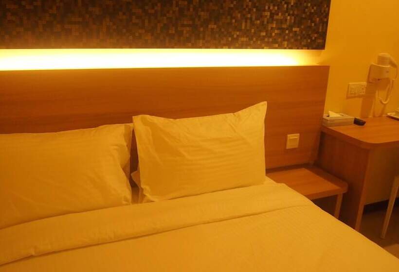 标准间, 118 Hotel Macalister