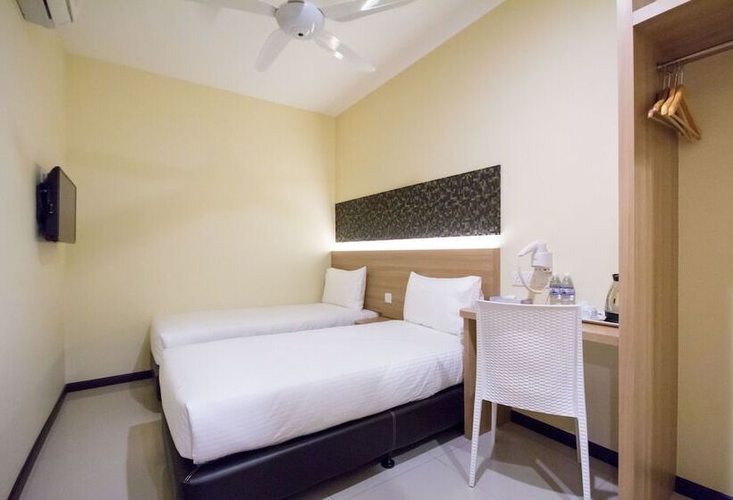 جناح, 118 Hotel Macalister