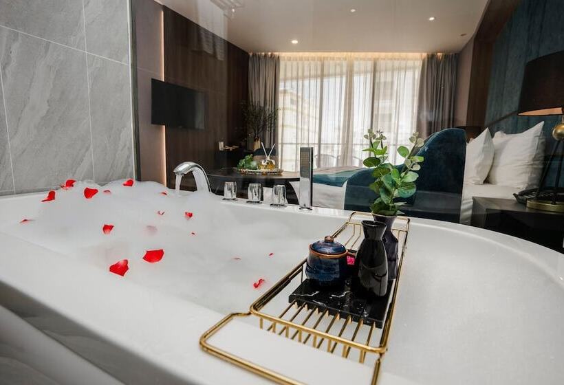 Premium Room Side Sea View, Cicilia Hotels & Spa Danang Powered By Aston