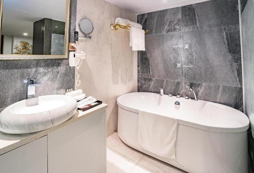 سوییت دوبلکس, Cicilia Hotels & Spa Danang Powered By Aston