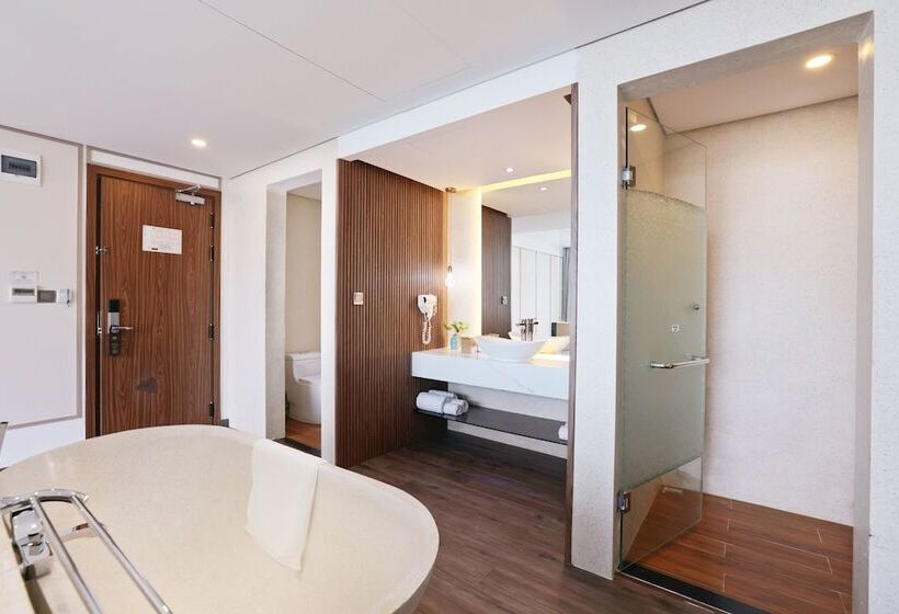 سوییت جونیور با چشمانداز دریا, Cicilia Hotels & Spa Danang Powered By Aston