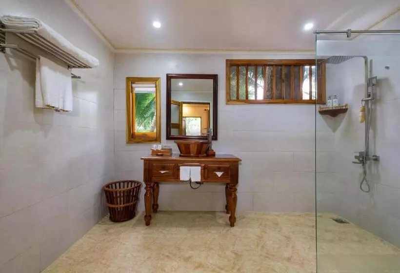 اتاق لوکس با چشم‌انداز باغ, Coco Palm Beach Resort & Spa