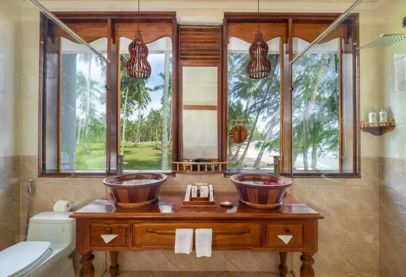اتاق اساندارد با چشم‌انداز جانبی به دریا, Coco Palm Beach Resort & Spa