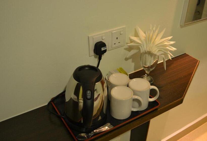 Quarto Triplo Deluxe, Dr