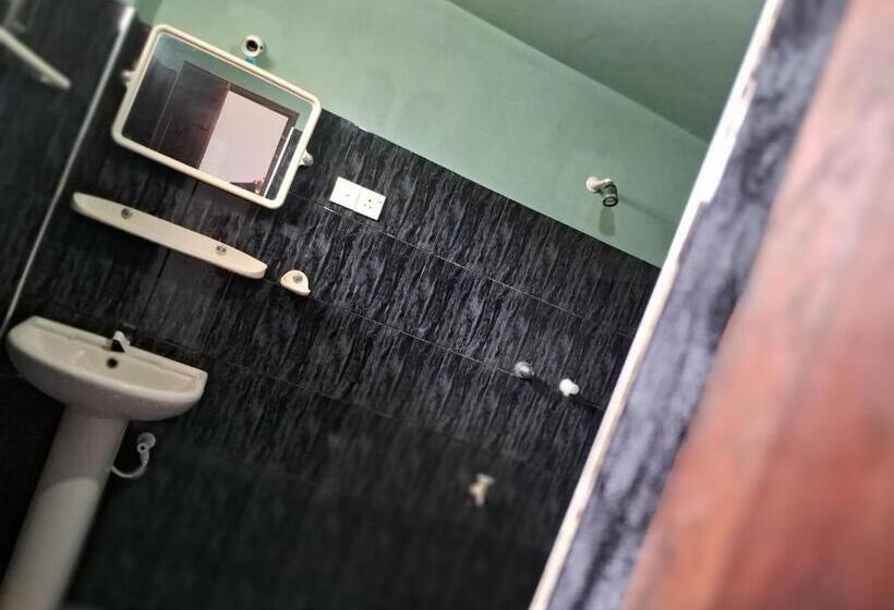 발코니 디럭스 룸, Himasha Guest