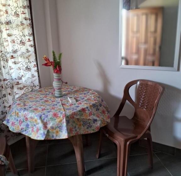 발코니 디럭스 룸, Himasha Guest