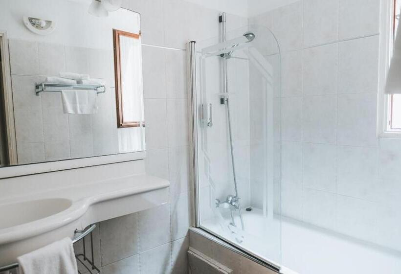 Номер Economy, & Residence Le Subrini