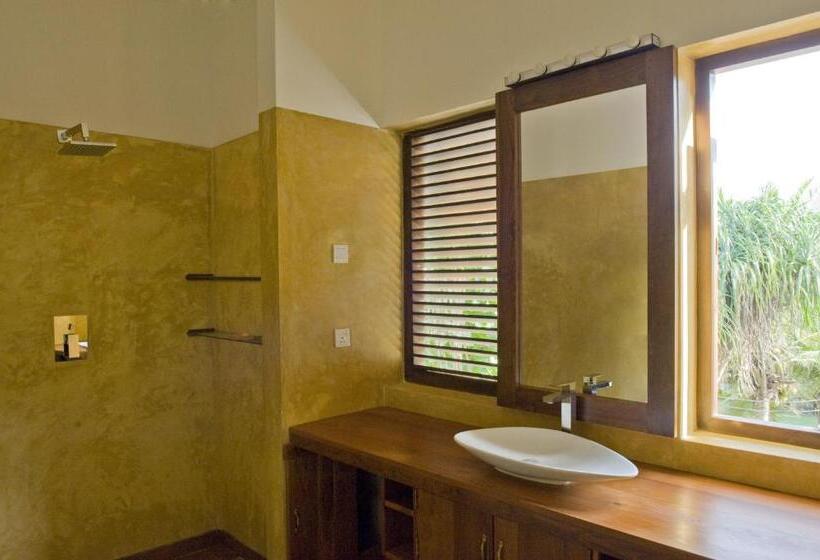 豪华海景房带阳台, Land's End Villa