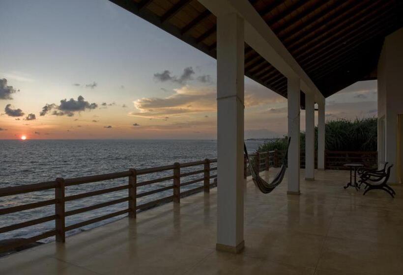 豪华海景房带阳台, Land's End Villa