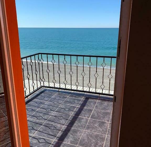 سوئیت با تخت بزرگ, Neptun Kvariati