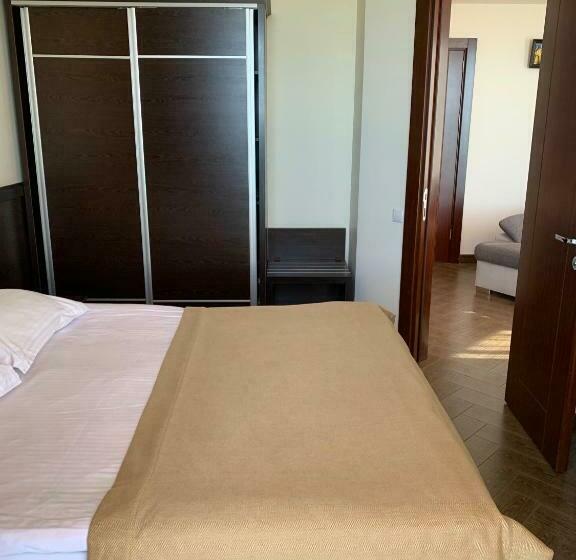 سوئیت با تخت بزرگ, Neptun Kvariati