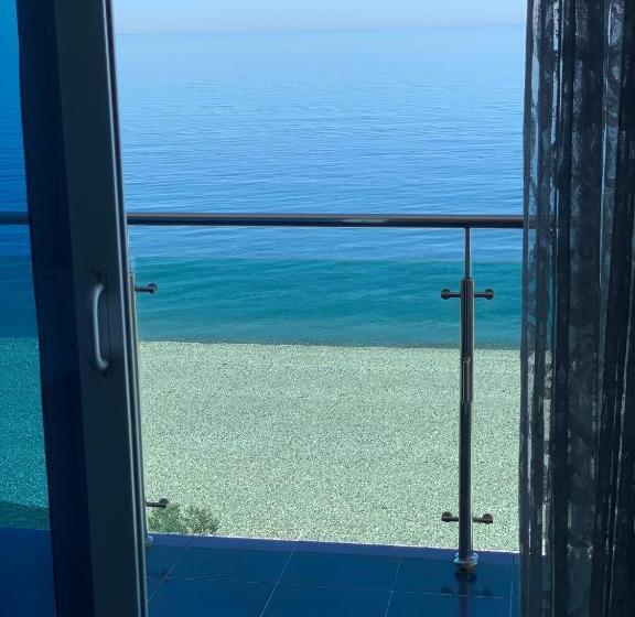 Triple Room Sea View, Neptun Kvariati