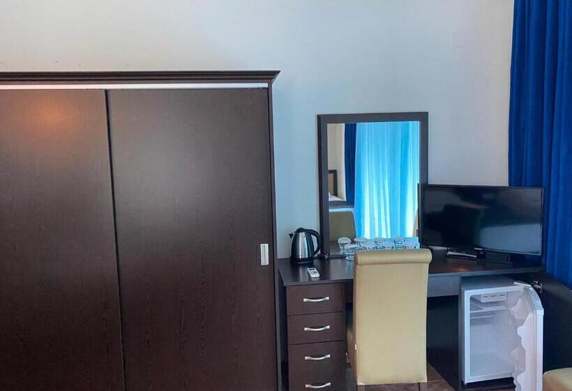 اتاق خانوادگی, Neptun Kvariati