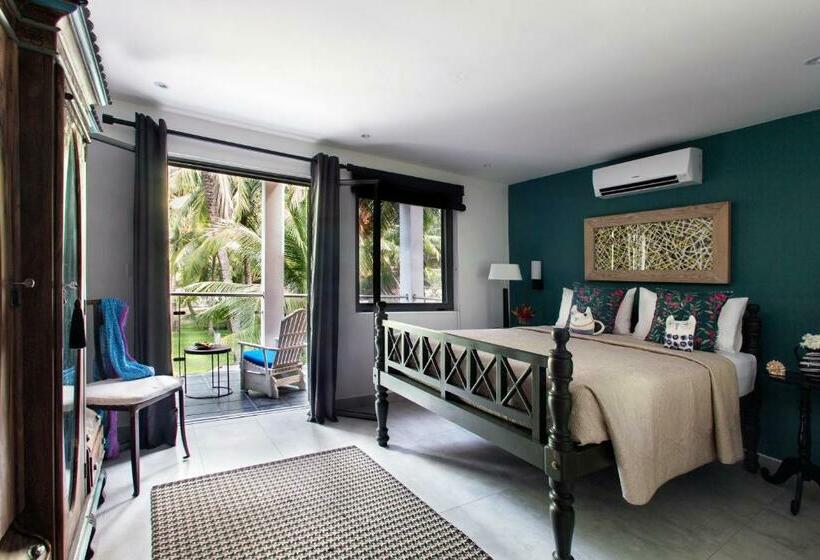 جناح, Owl And The Pussycat Hotel & Restaurant