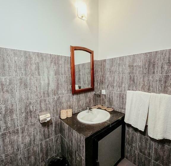 Quarto Quádruplo Standard, Riverside Cabanas