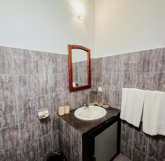 3-Bett-Standardzimmer, Riverside Cabanas