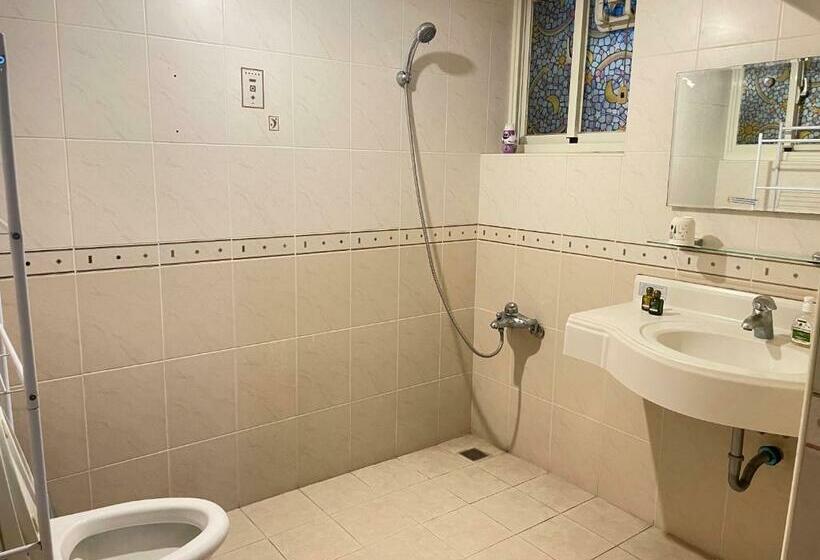 اتاق استاندارد با چشم‌انداز باغ, Mandy's House B&b