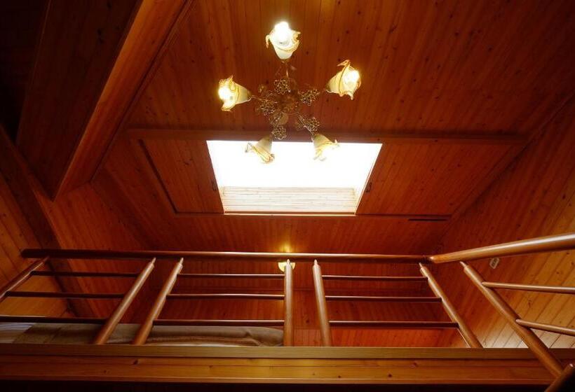 اتاق لوکس چهار تخته, Mandy's House B&b