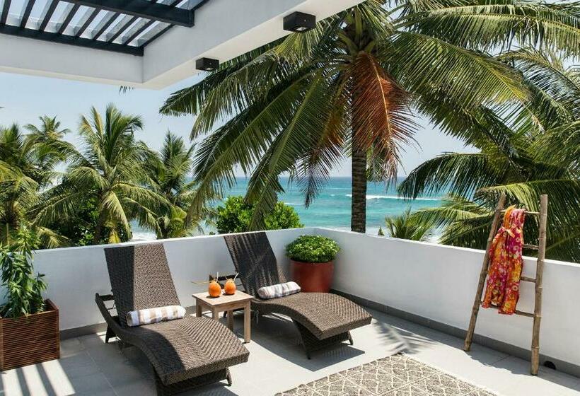 جناح, Owl And The Pussycat Hotel & Restaurant