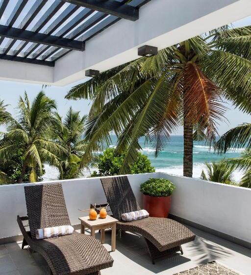 جناح, Owl And The Pussycat Hotel & Restaurant