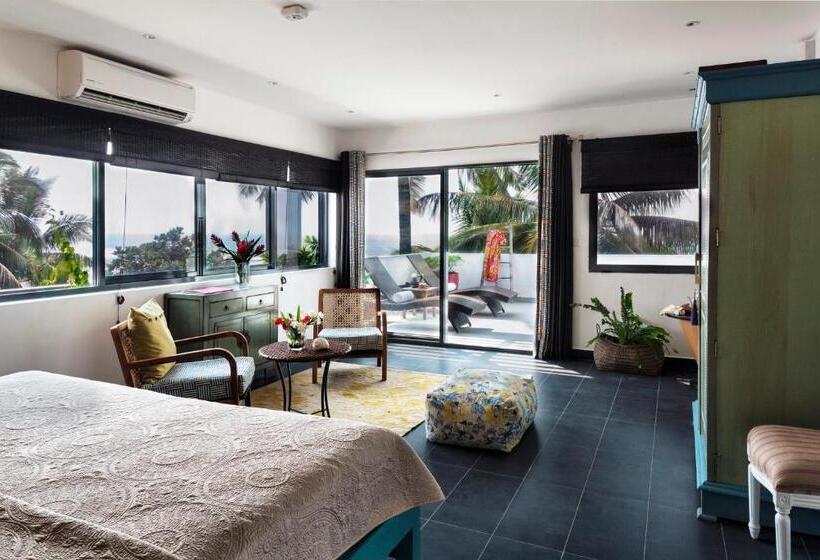 جناح, Owl And The Pussycat Hotel & Restaurant